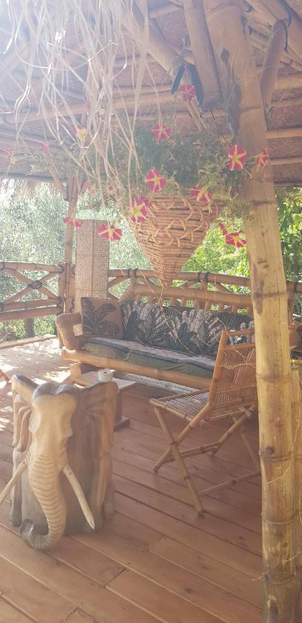 La Lyalis Bed & Breakfast เอกีนส์ ภายนอก รูปภาพ