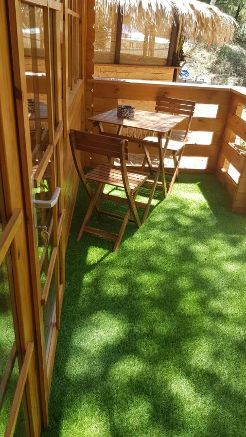La Lyalis Bed & Breakfast เอกีนส์ ภายนอก รูปภาพ
