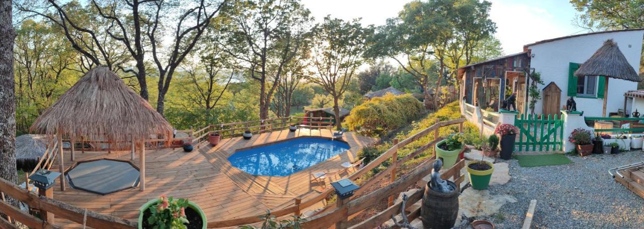 La Lyalis Bed & Breakfast เอกีนส์ ภายนอก รูปภาพ