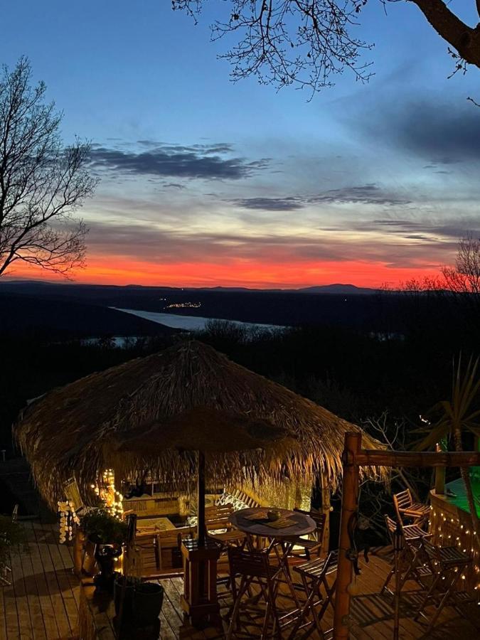 La Lyalis Bed & Breakfast เอกีนส์ ภายนอก รูปภาพ